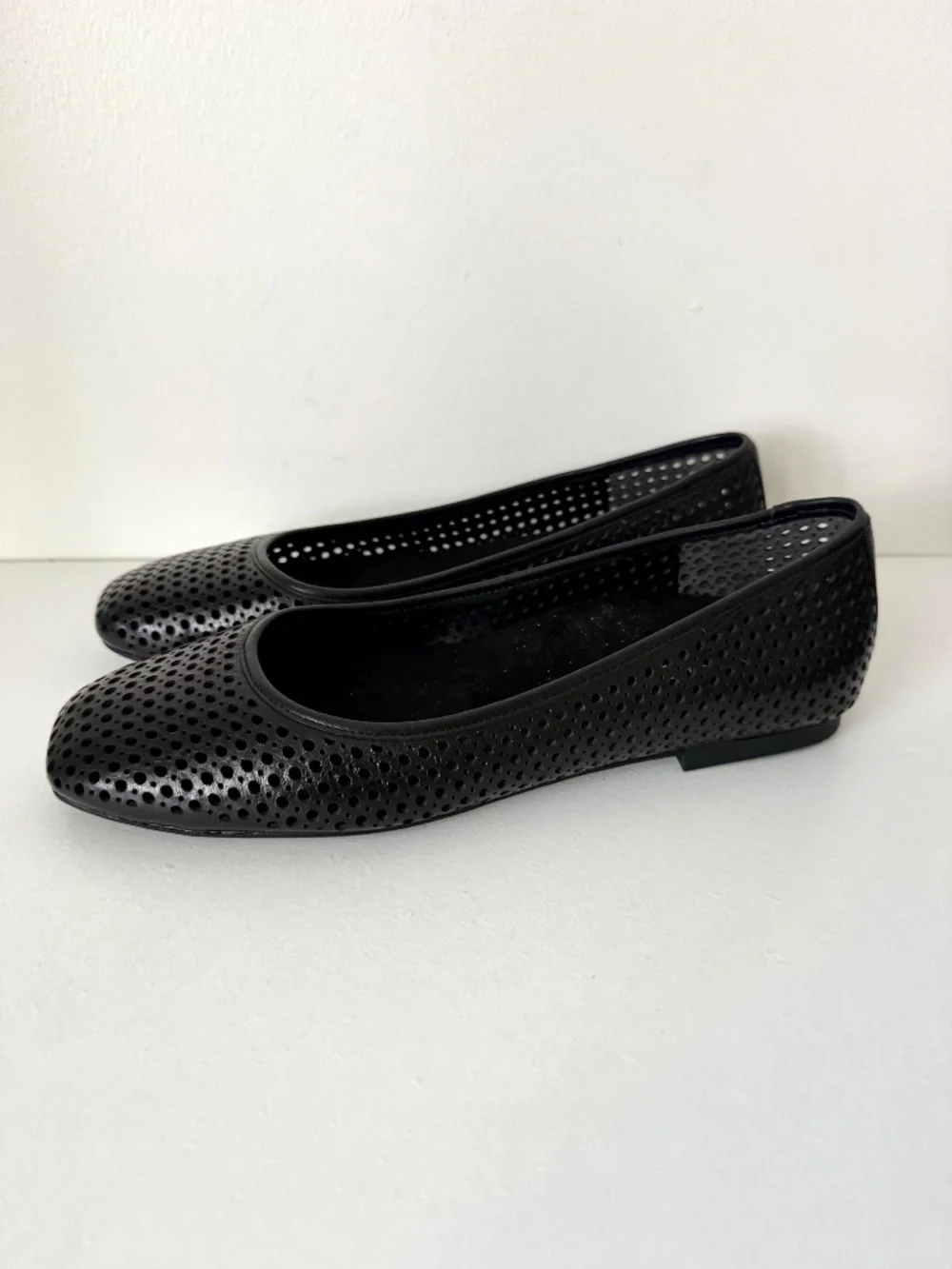 Vionic Orinda Perf Black Leather Perforated Ballet Flats Square Toe Comfort 9.5